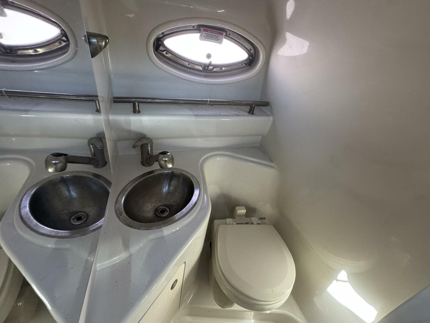 2008 Sea Ray 240 Sundancer — photo 11