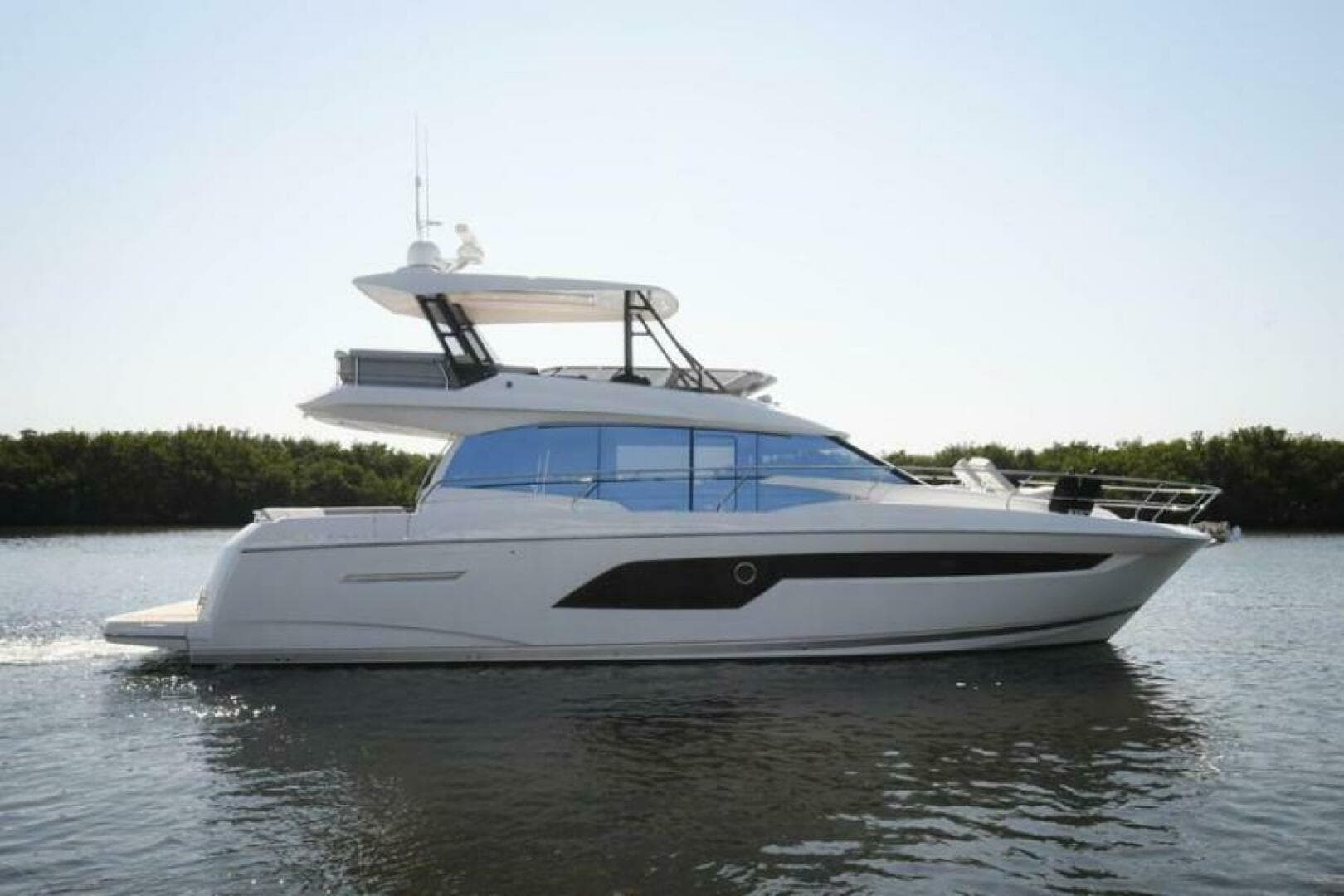 2023 Prestige 520 Flybridge