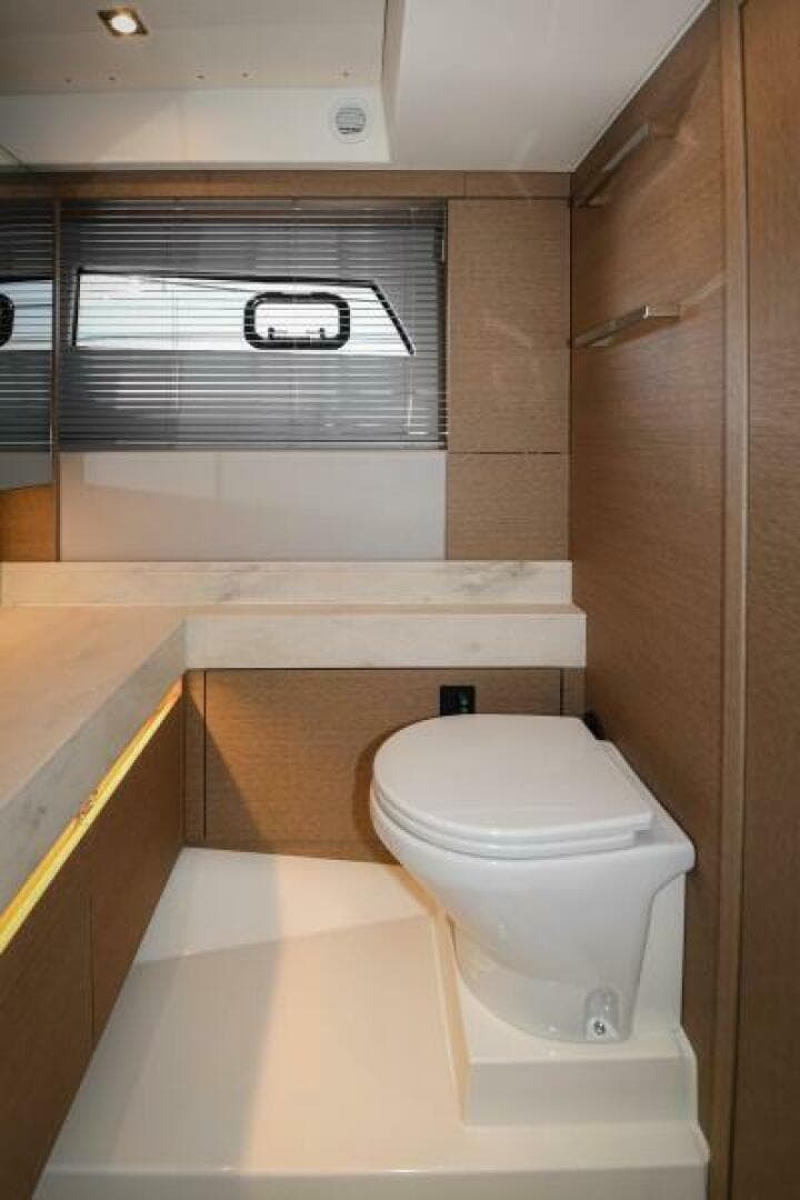 2023 Prestige 520 Flybridge — photo 13