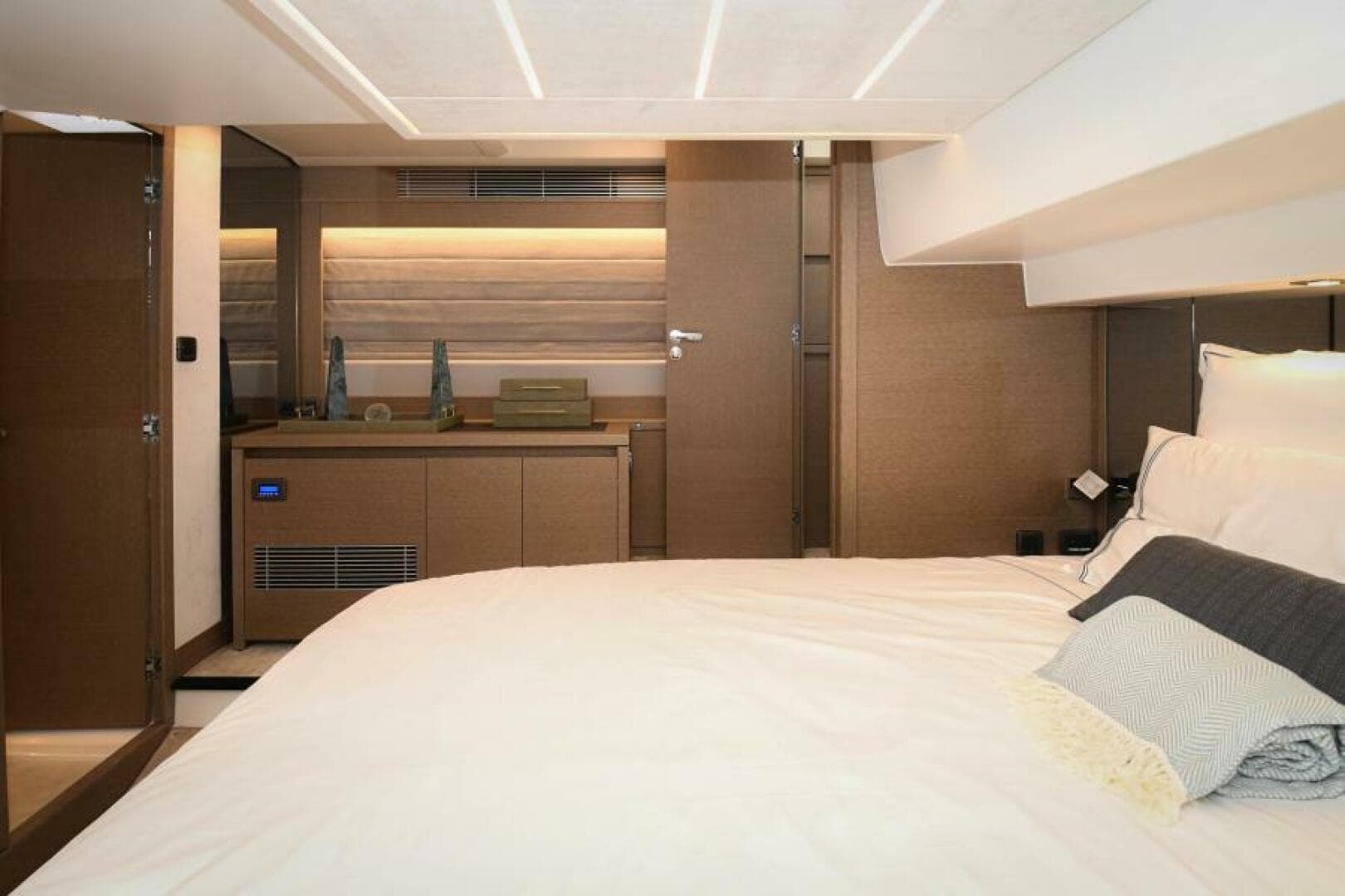 2023 Prestige 520 Flybridge — photo 9