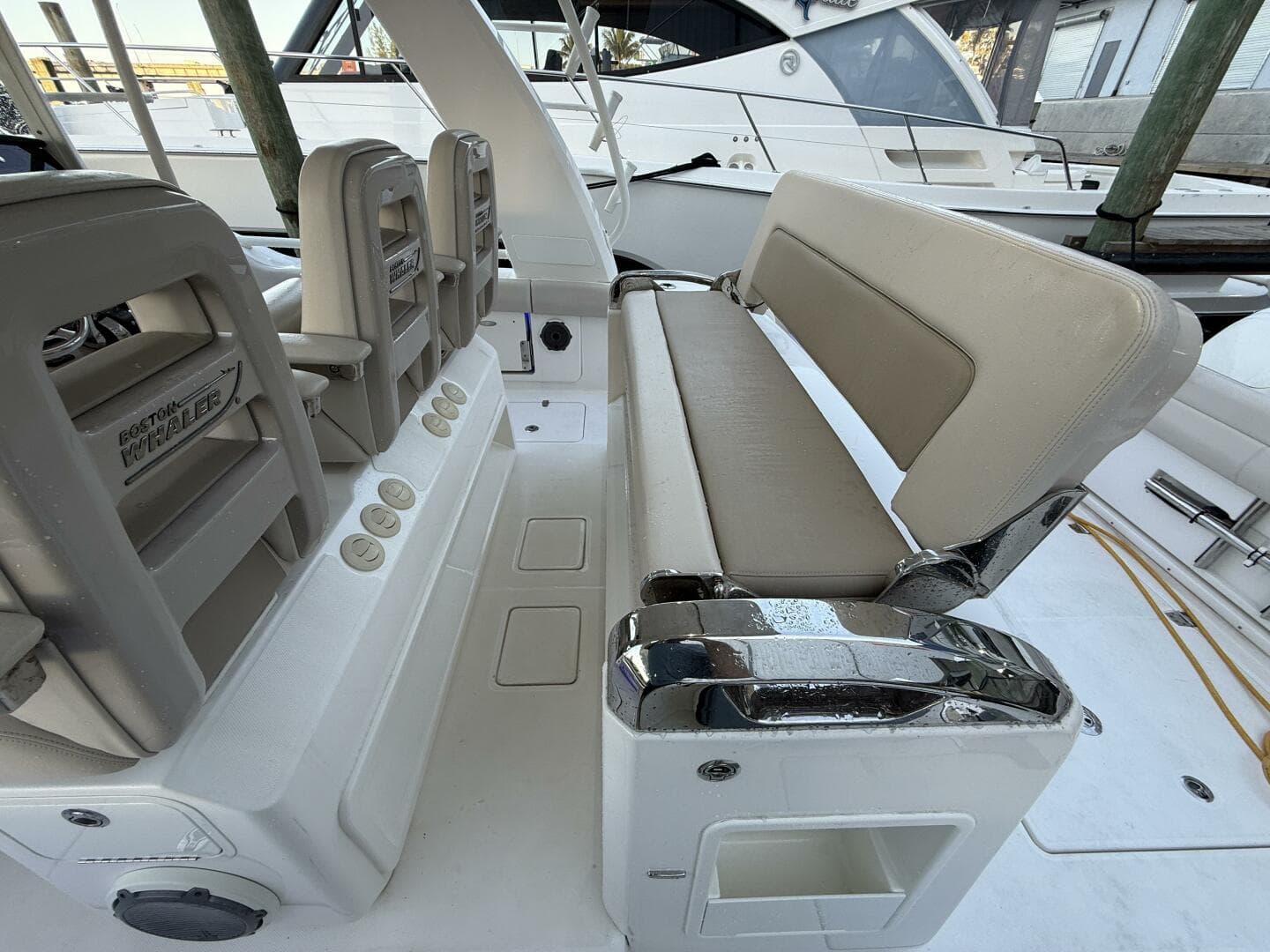 2020 Boston Whaler 420 Outrage — photo 9