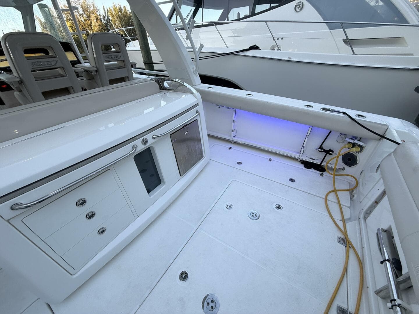 2020 Boston Whaler 420 Outrage — photo 7