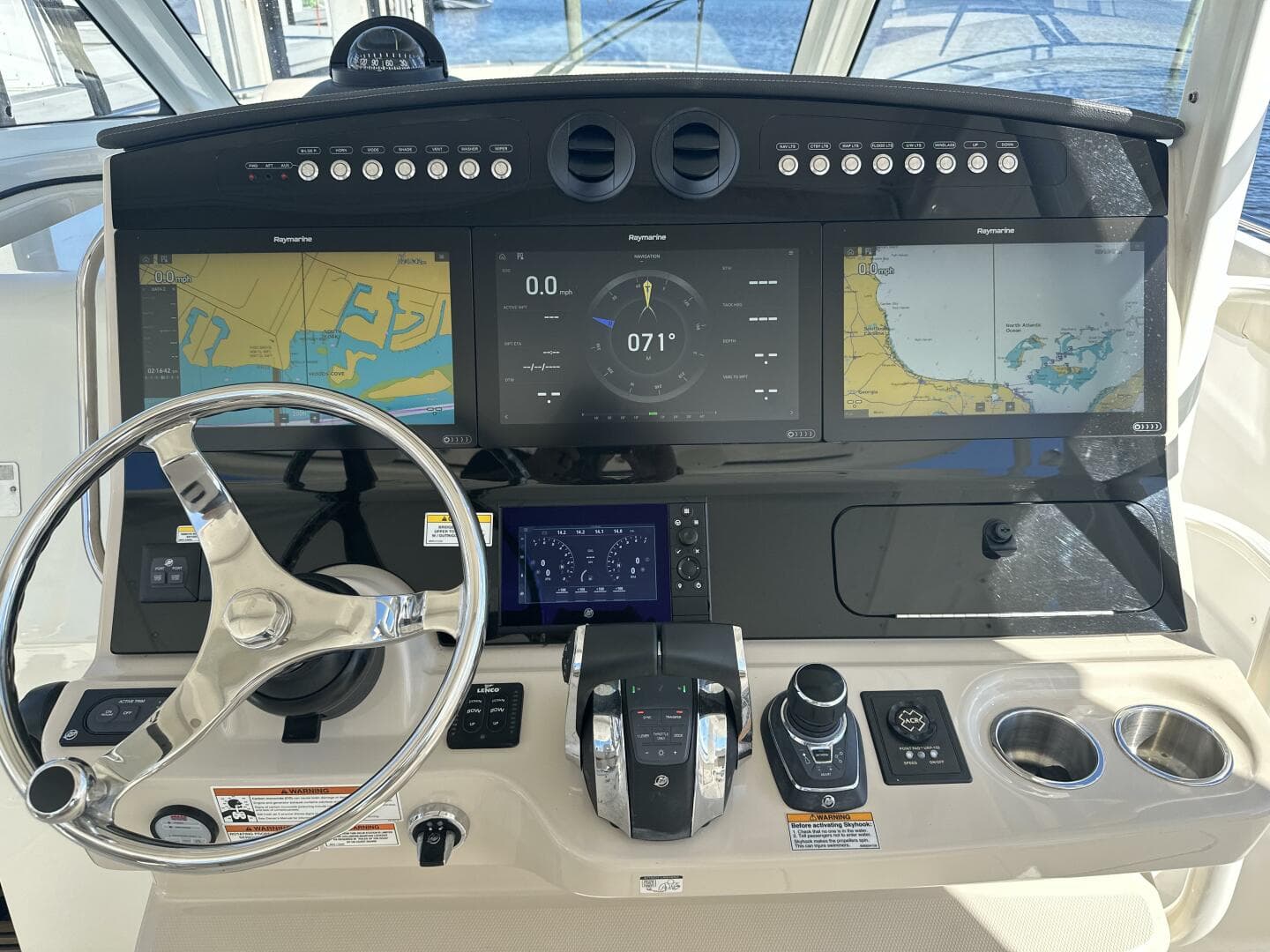 2020 Boston Whaler 420 Outrage — photo 12