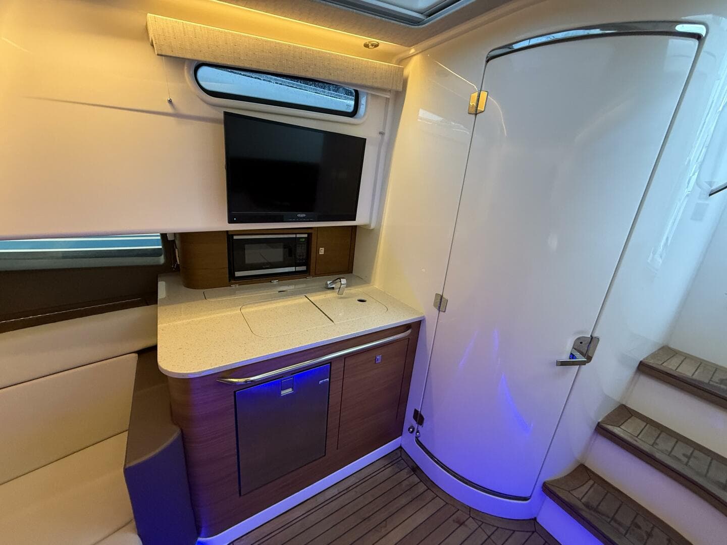 2020 Boston Whaler 420 Outrage — photo 20