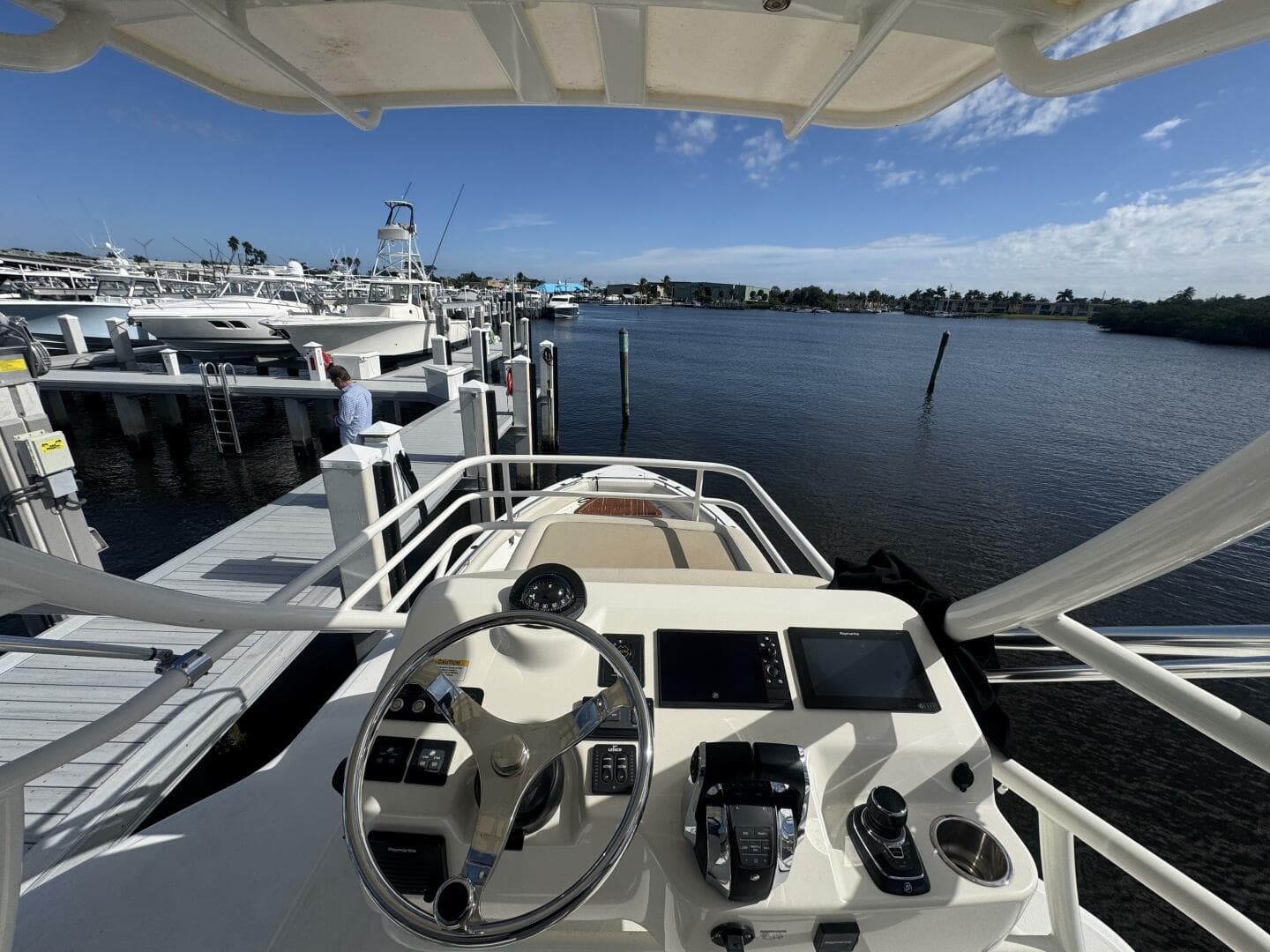 2020 Boston Whaler 420 Outrage — photo 14