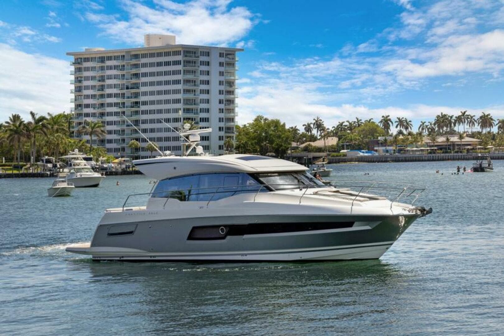 2020 Prestige 460S — photo 43