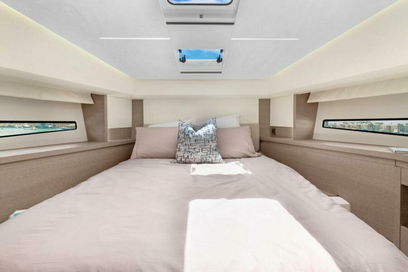 2020 Prestige 460S — photo 19