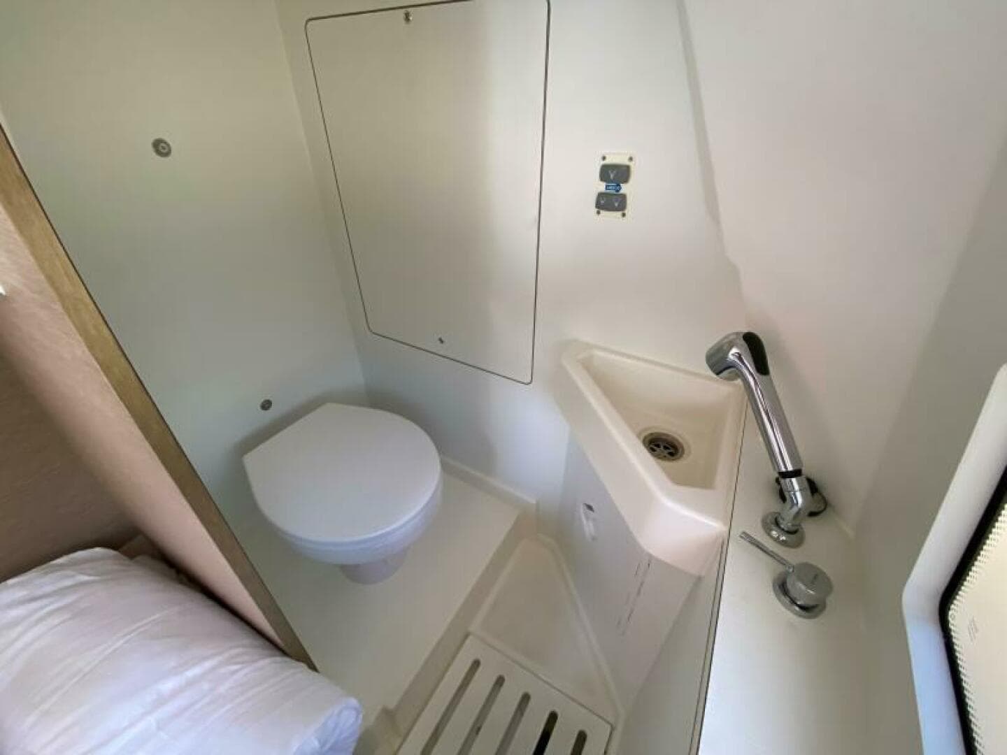 2020 Prestige 460S — photo 38