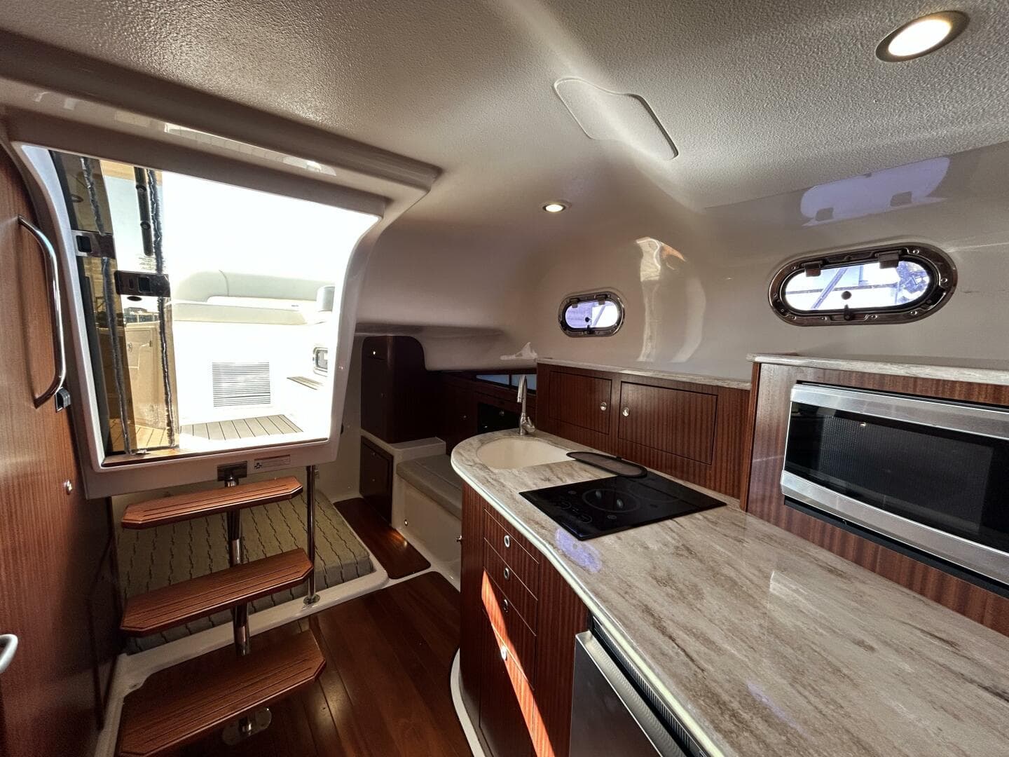 2018 Pursuit OS 385 Offshore — photo 16