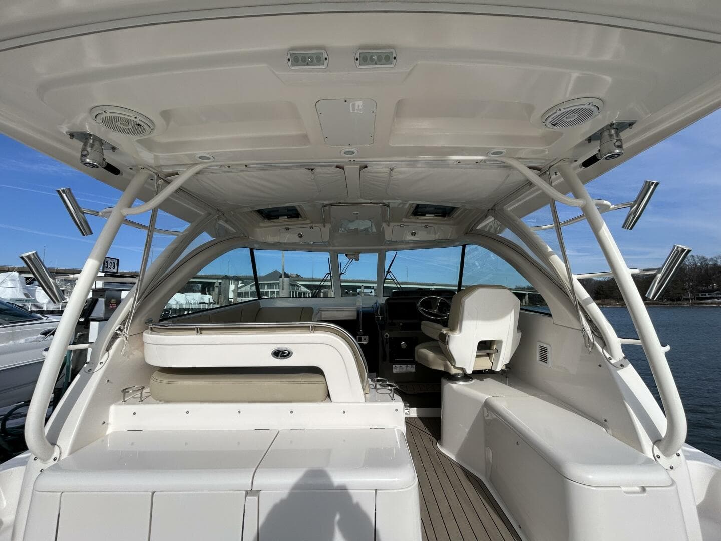 2018 Pursuit OS 385 Offshore — photo 7