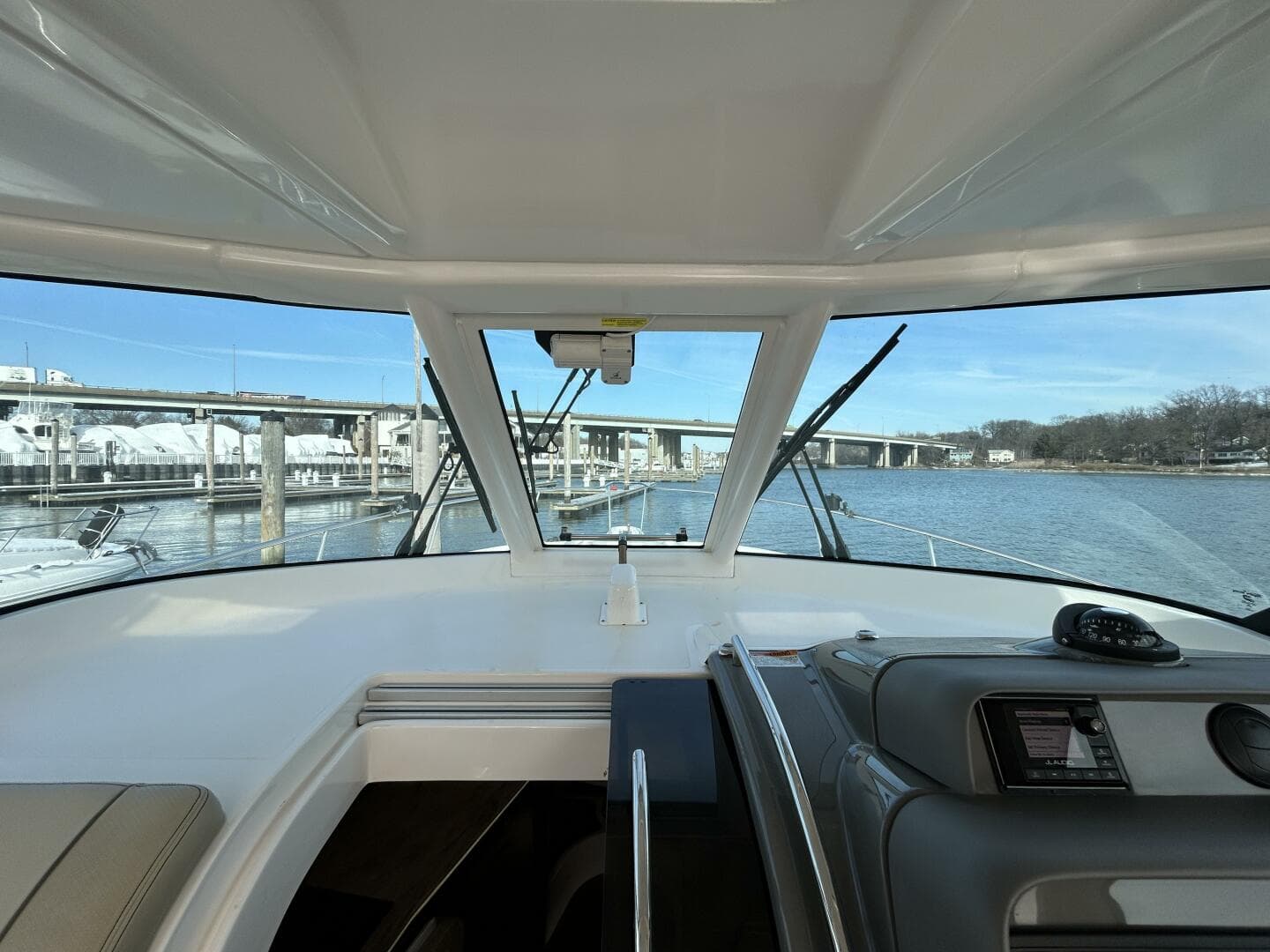 2018 Pursuit OS 385 Offshore — photo 11