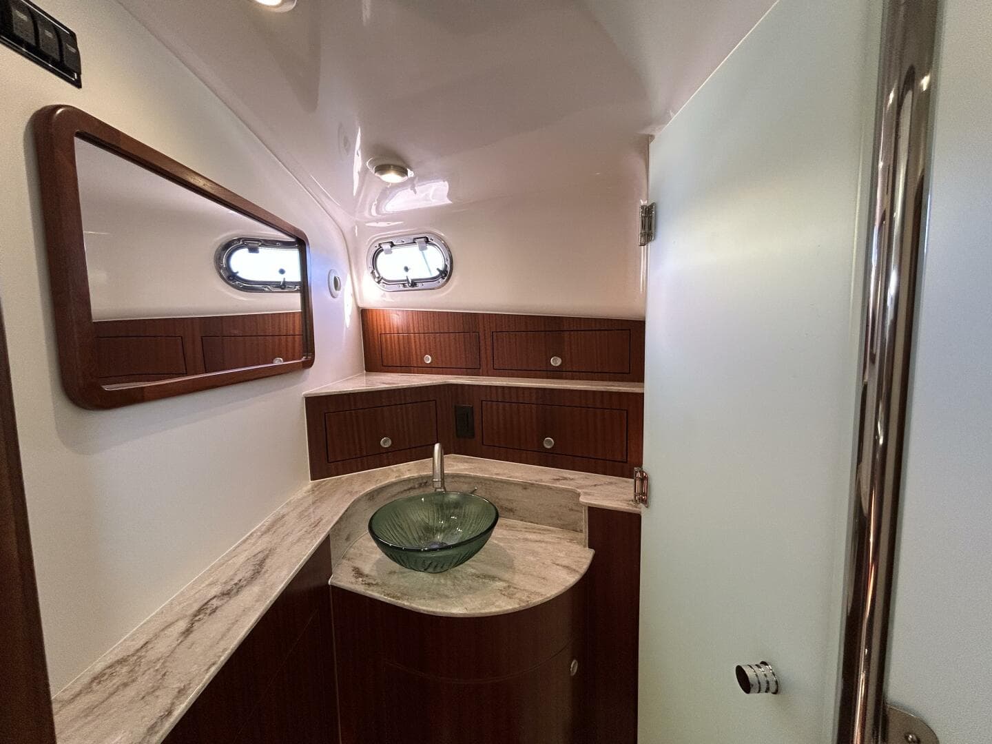 2018 Pursuit OS 385 Offshore — photo 18