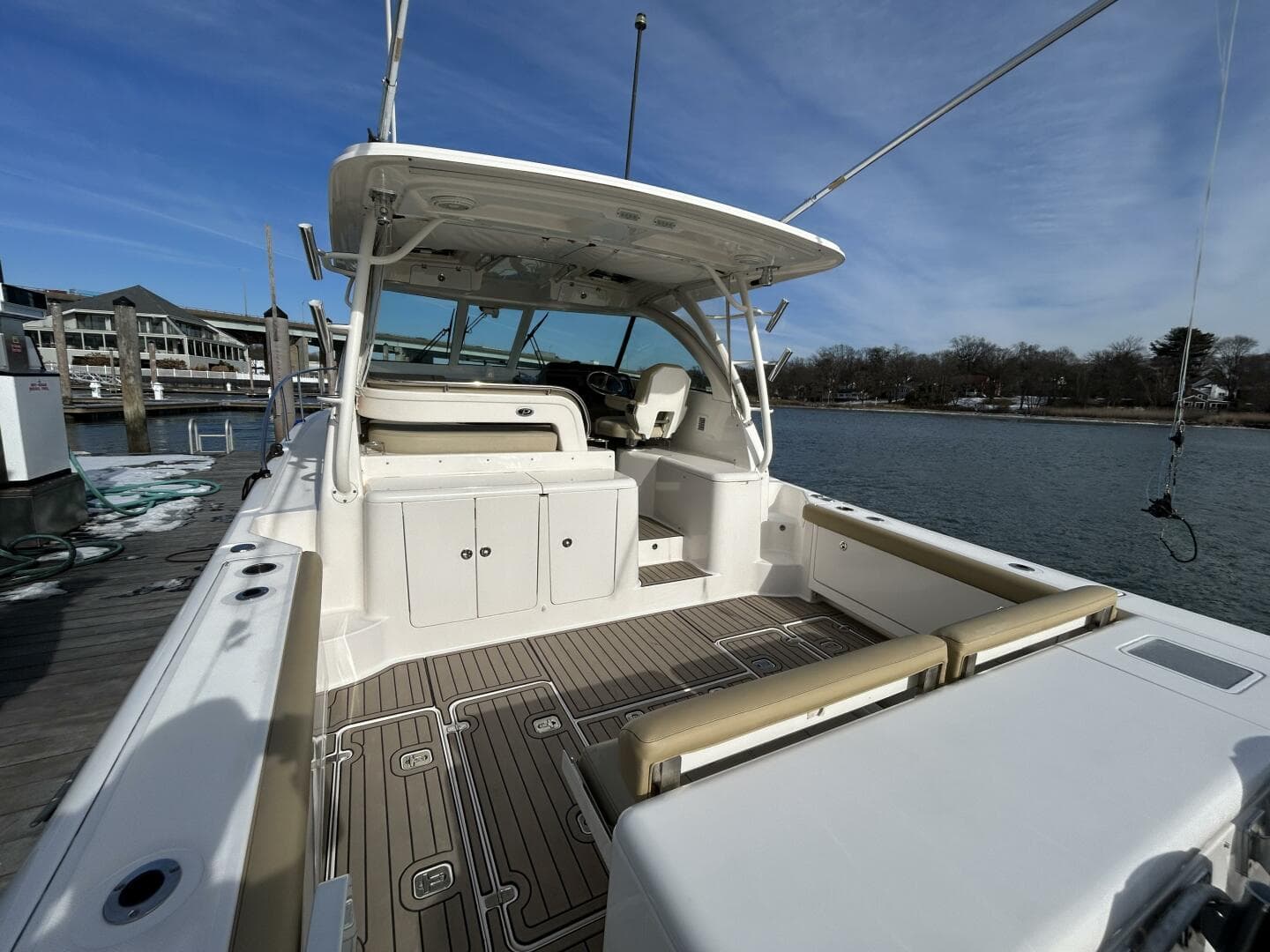 2018 Pursuit OS 385 Offshore — photo 2