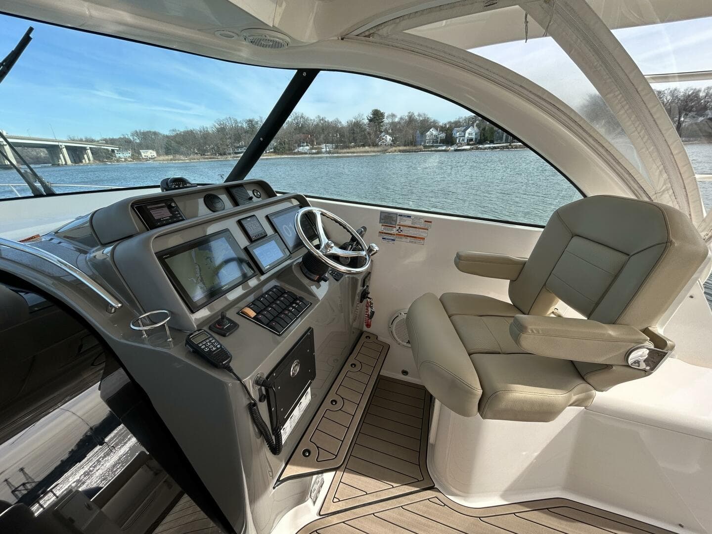 2018 Pursuit OS 385 Offshore — photo 10