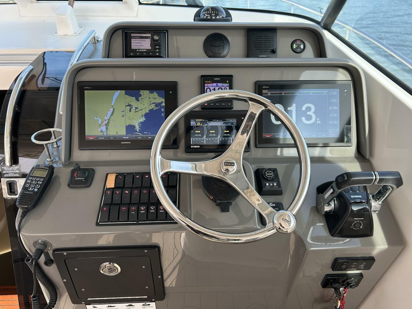 2018 Pursuit OS 385 Offshore — photo 12