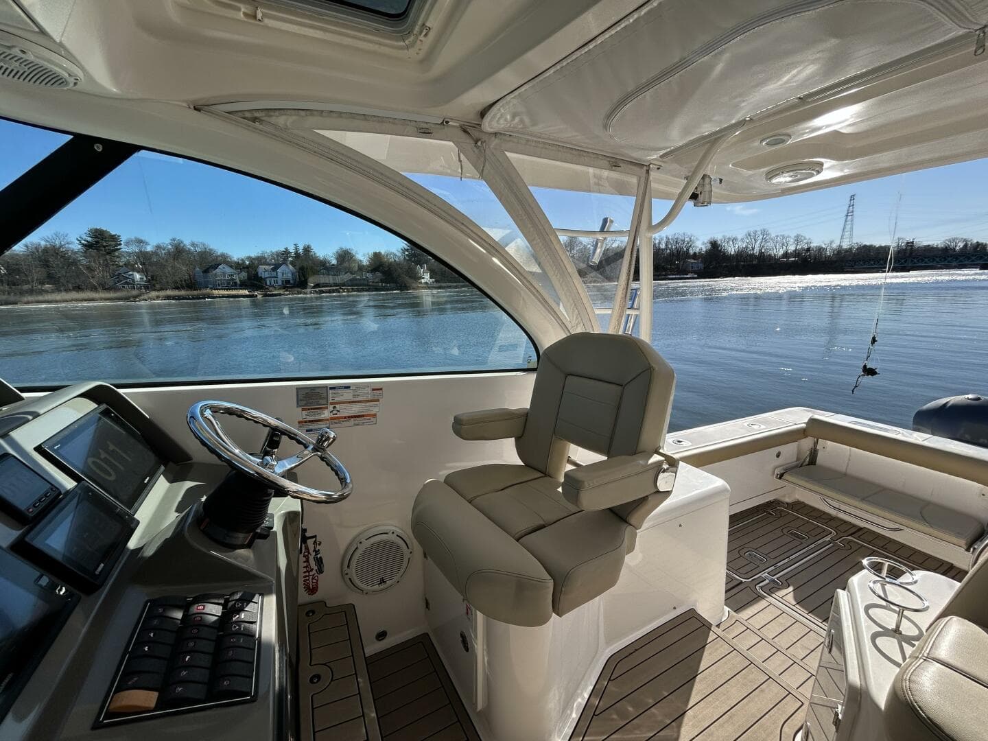 2018 Pursuit OS 385 Offshore — photo 9