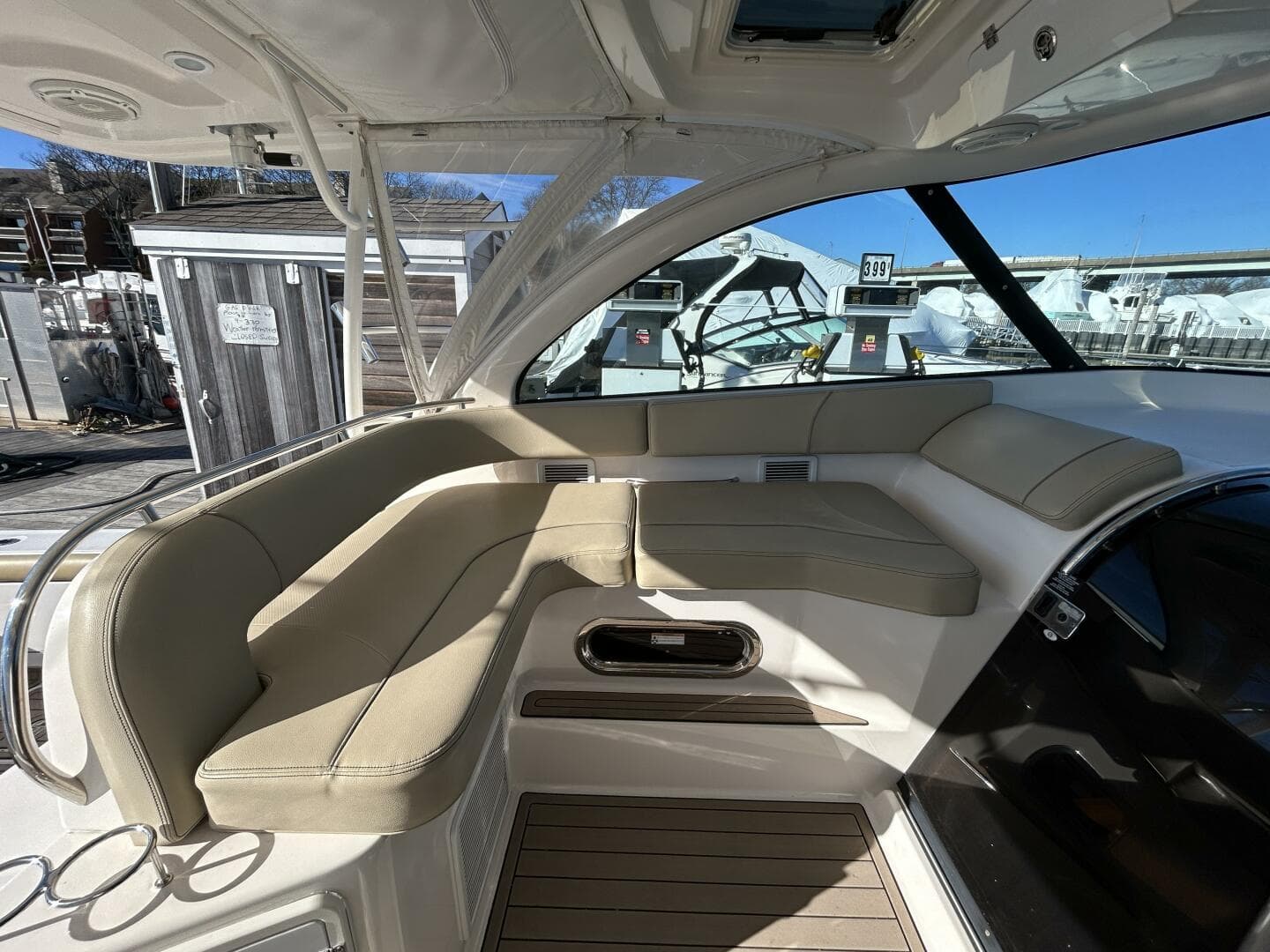 2018 Pursuit OS 385 Offshore — photo 8