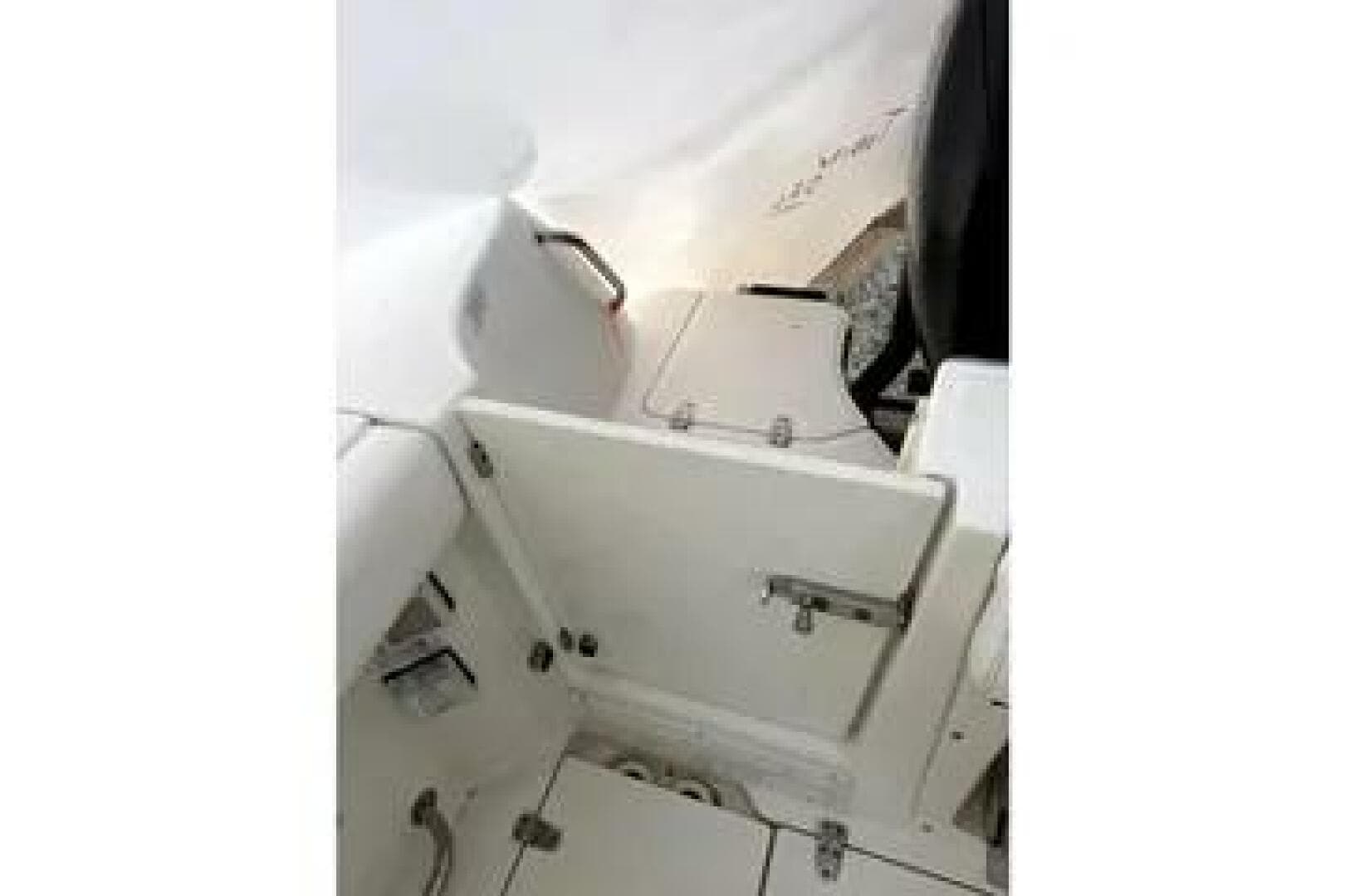 2014 Boston Whaler 285 Conquest — photo 15