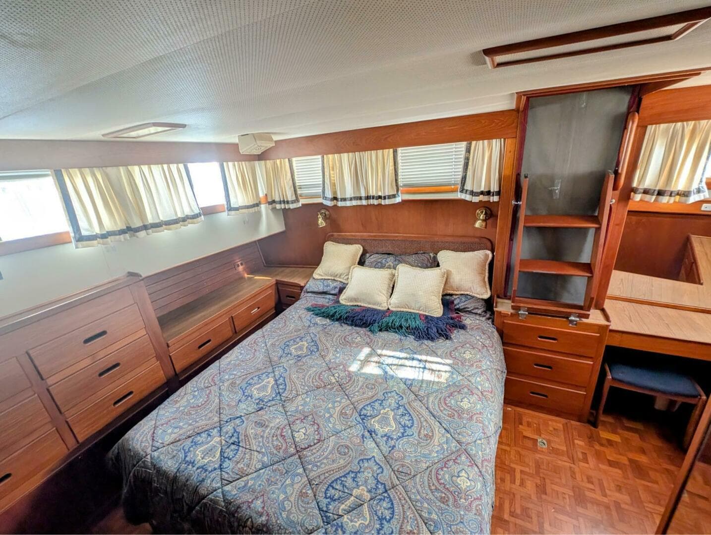 1988 Grand Banks — photo 23