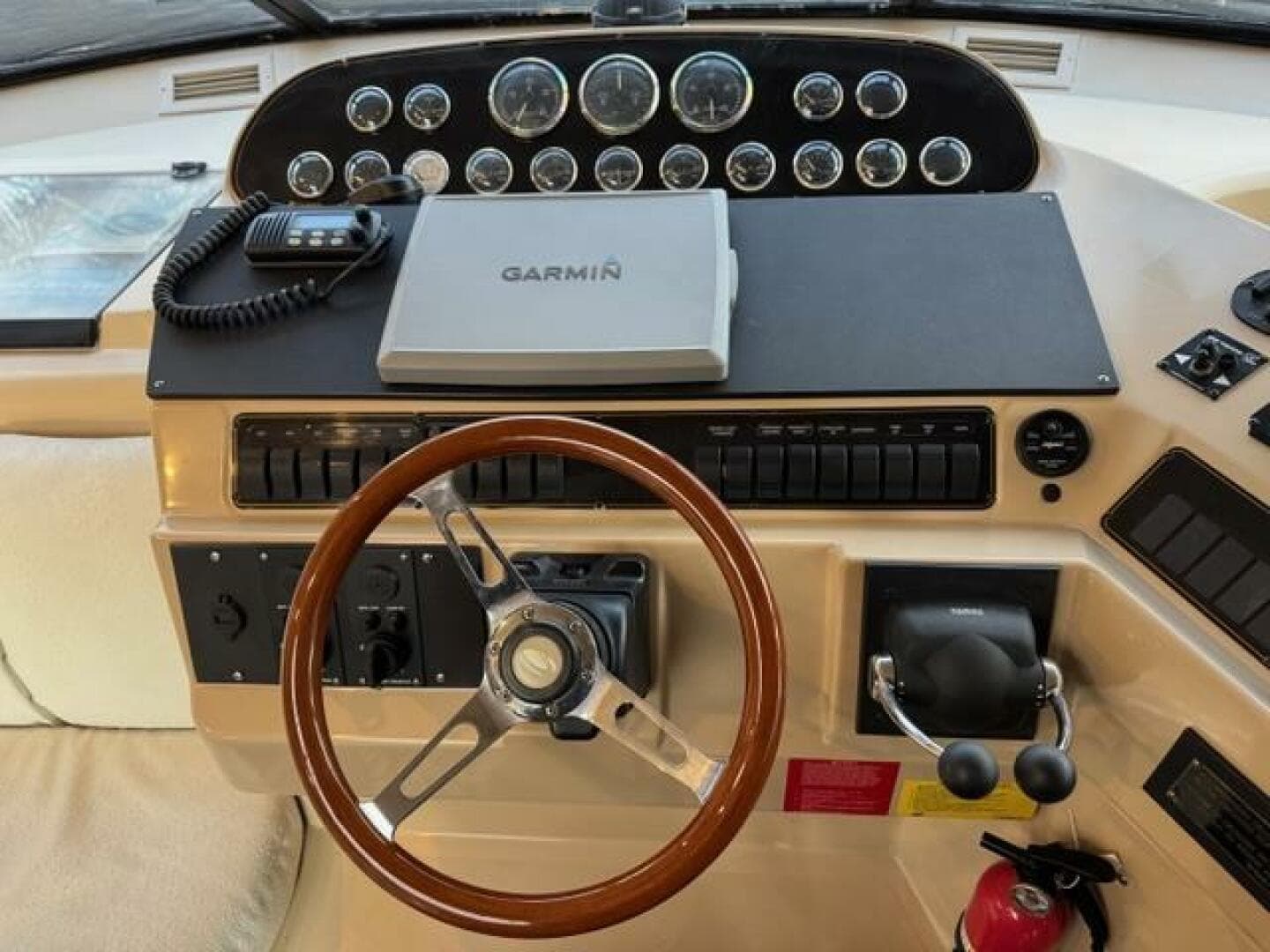 1999 Cruisers Yachts — photo 8