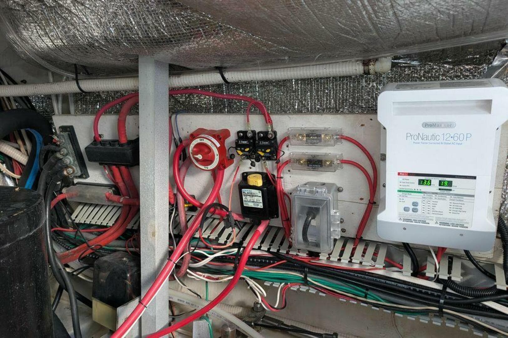 1999 Cruisers Yachts — photo 24