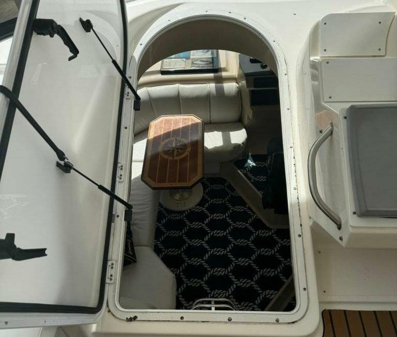 1999 Cruisers Yachts — photo 53