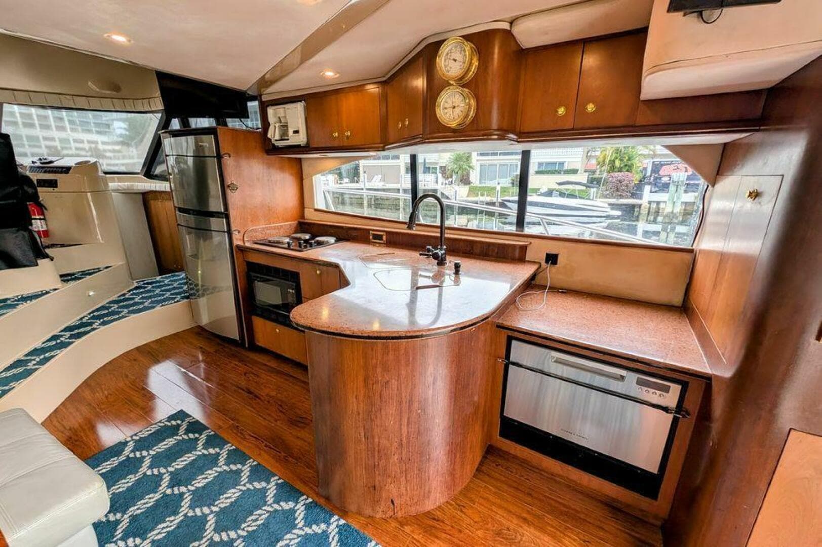 1999 Cruisers Yachts — photo 31