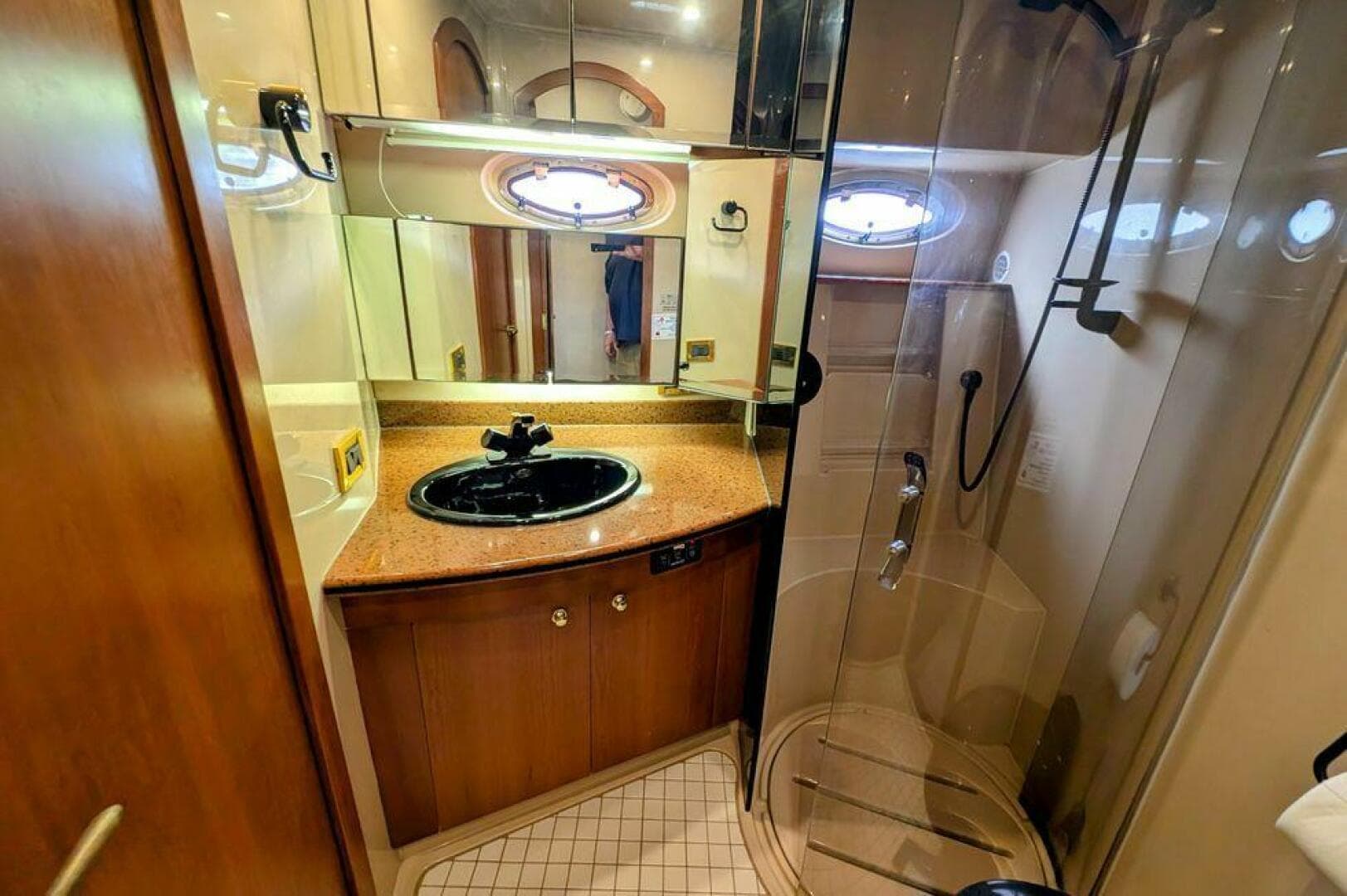 1999 Cruisers Yachts — photo 43