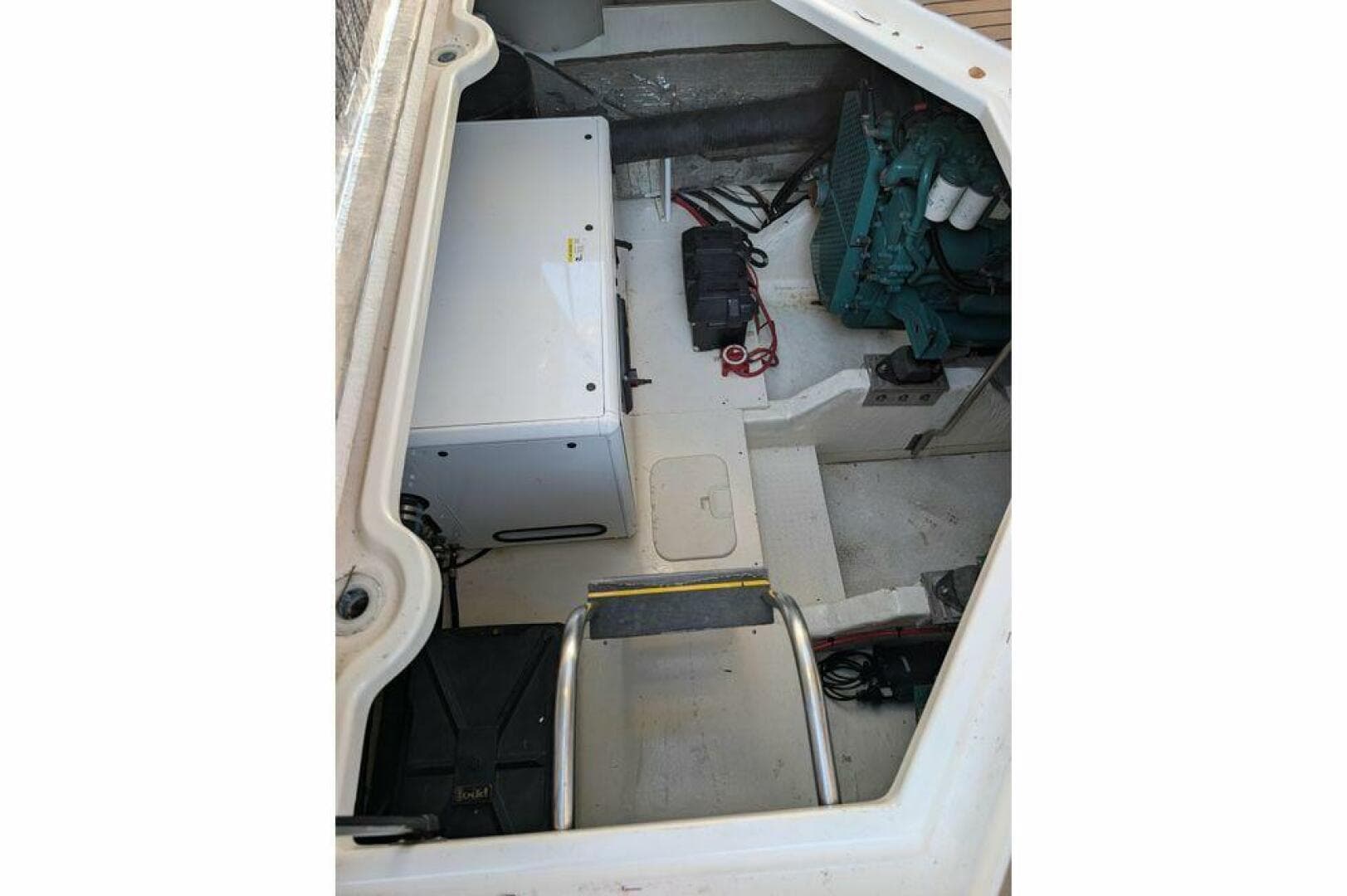 1999 Cruisers Yachts — photo 25