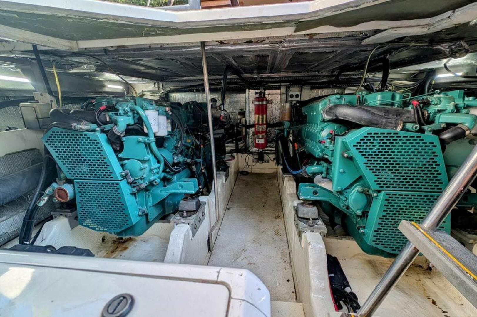 1999 Cruisers Yachts — photo 17