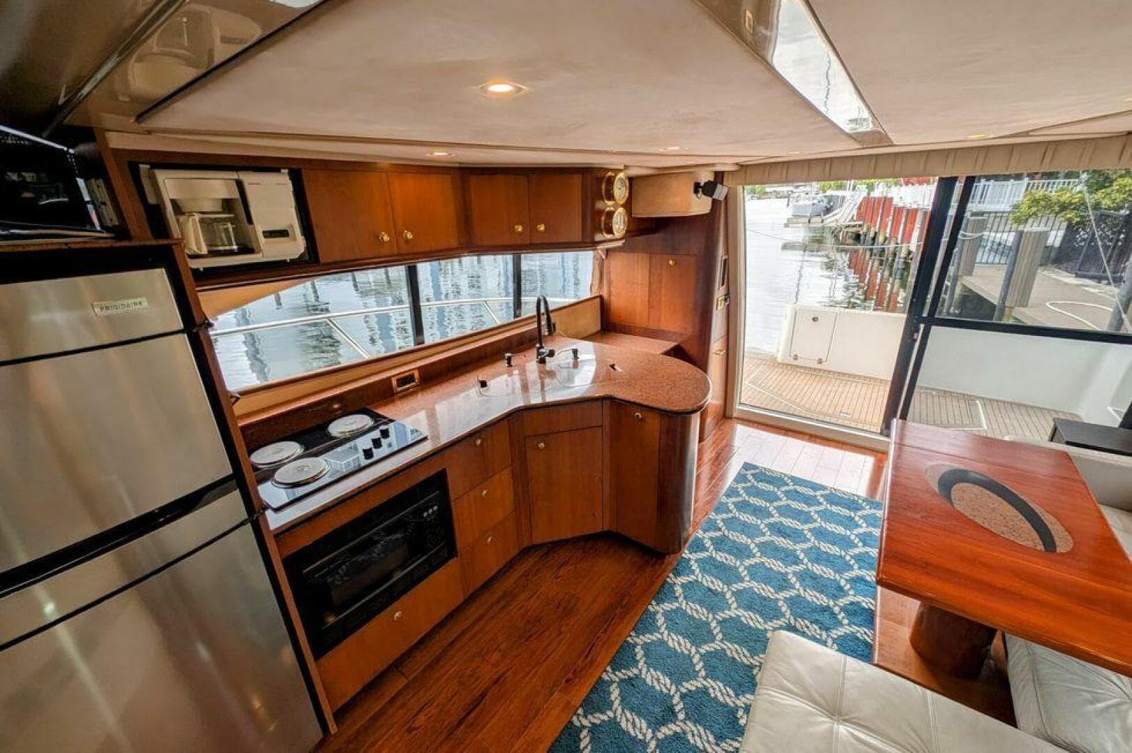 1999 Cruisers Yachts — photo 35