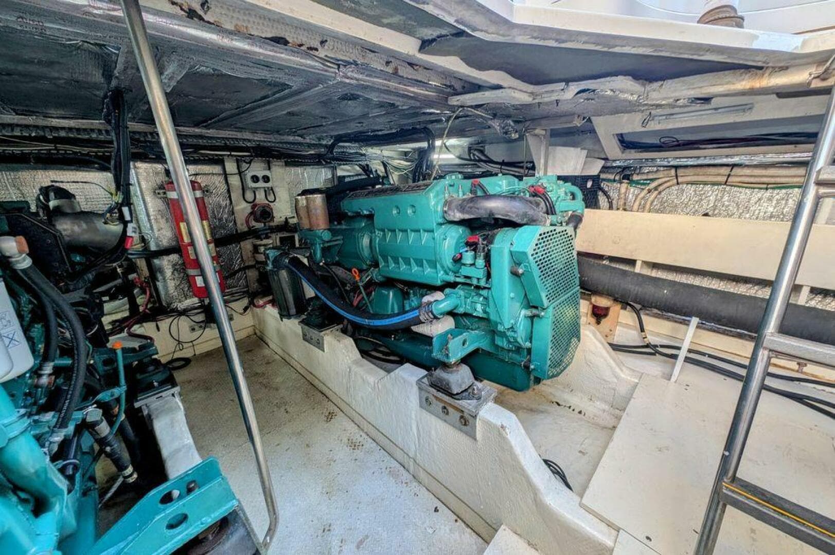 1999 Cruisers Yachts — photo 19