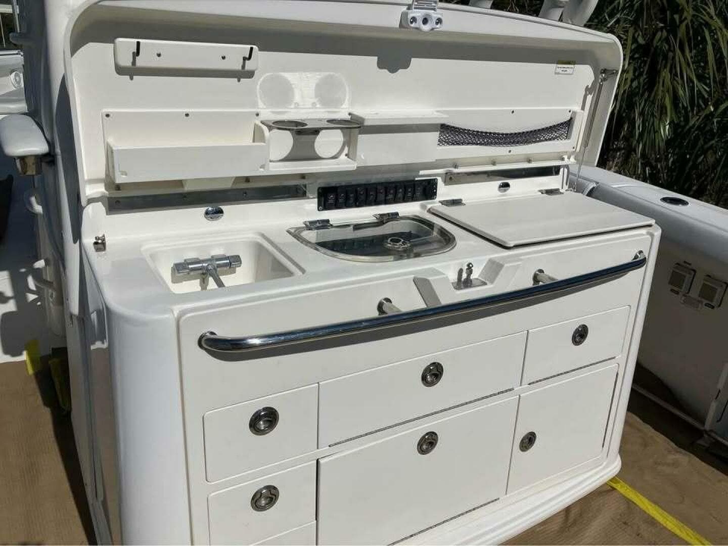 2016 Boston Whaler 350 Outrage — photo 5