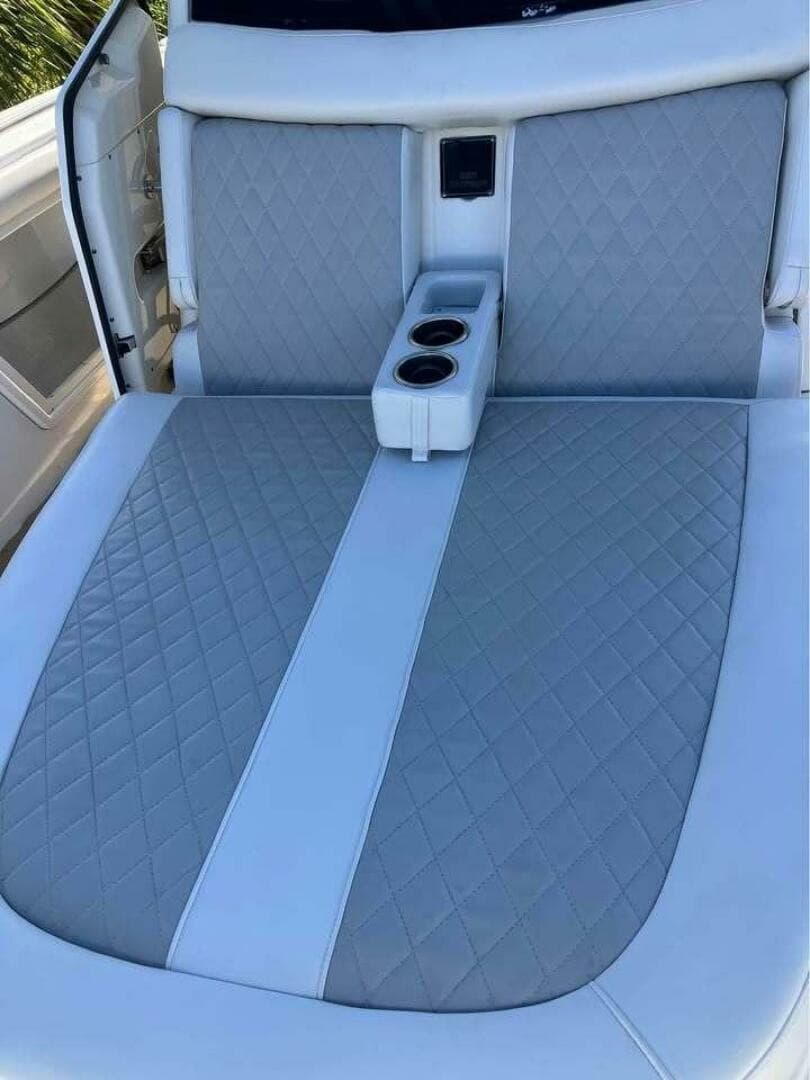 2016 Boston Whaler 350 Outrage — photo 9