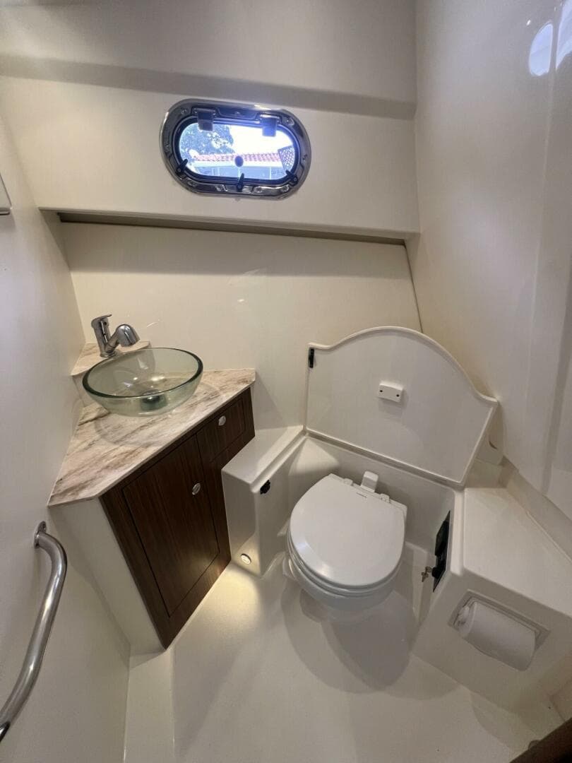 2020 Pursuit 325 OS — photo 20