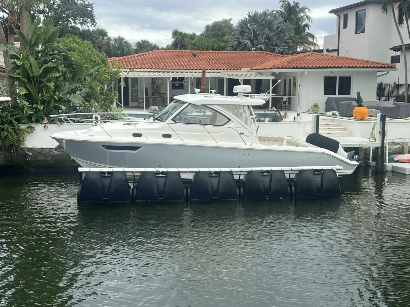 2020 Pursuit 325 OS — photo 2