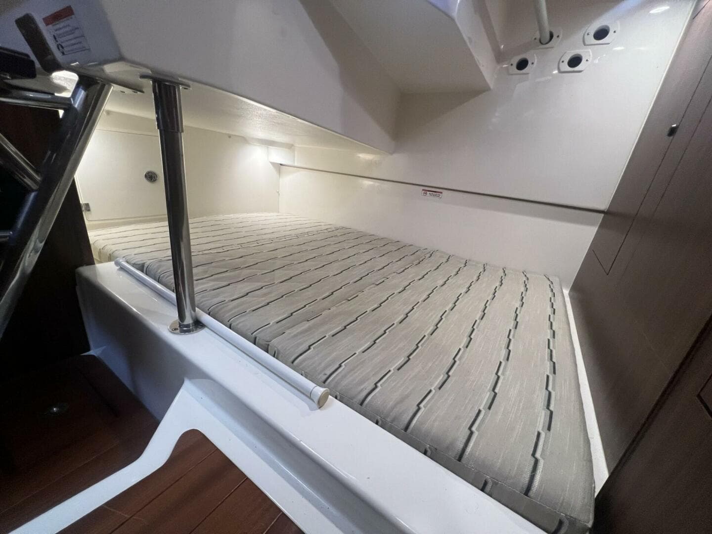 2020 Pursuit 325 OS — photo 18