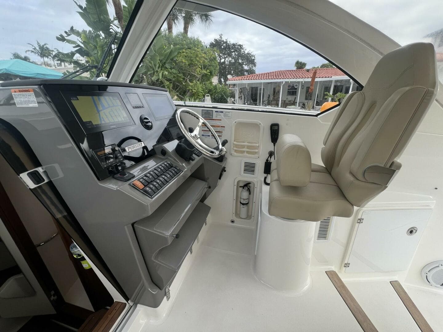 2020 Pursuit 325 OS — photo 8