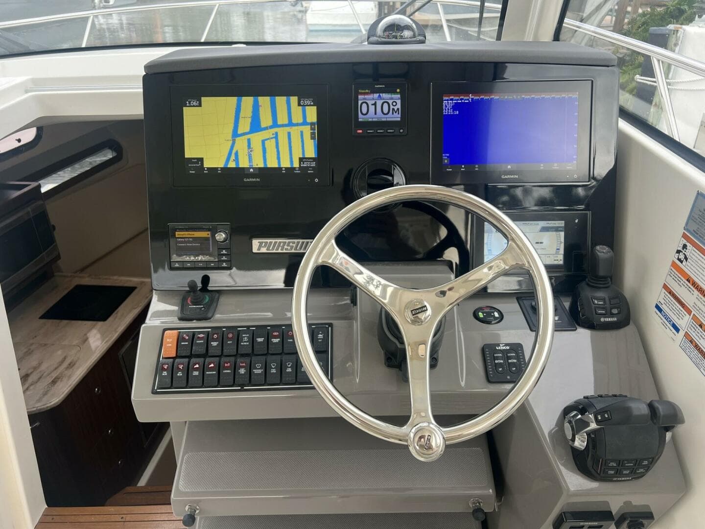 2020 Pursuit 325 OS — photo 11