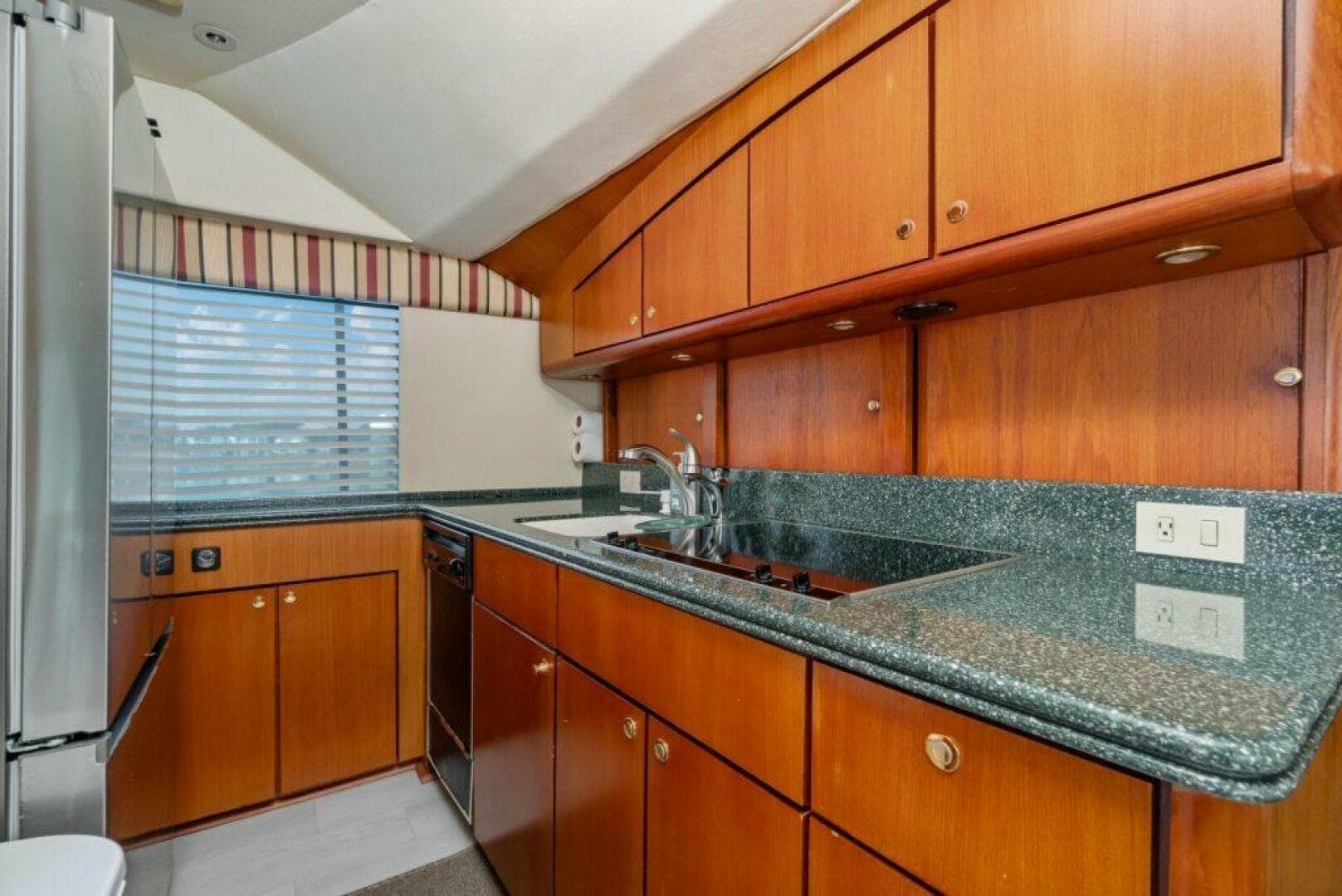 1999 Ocean Yachts 56 Super Sport — photo 23