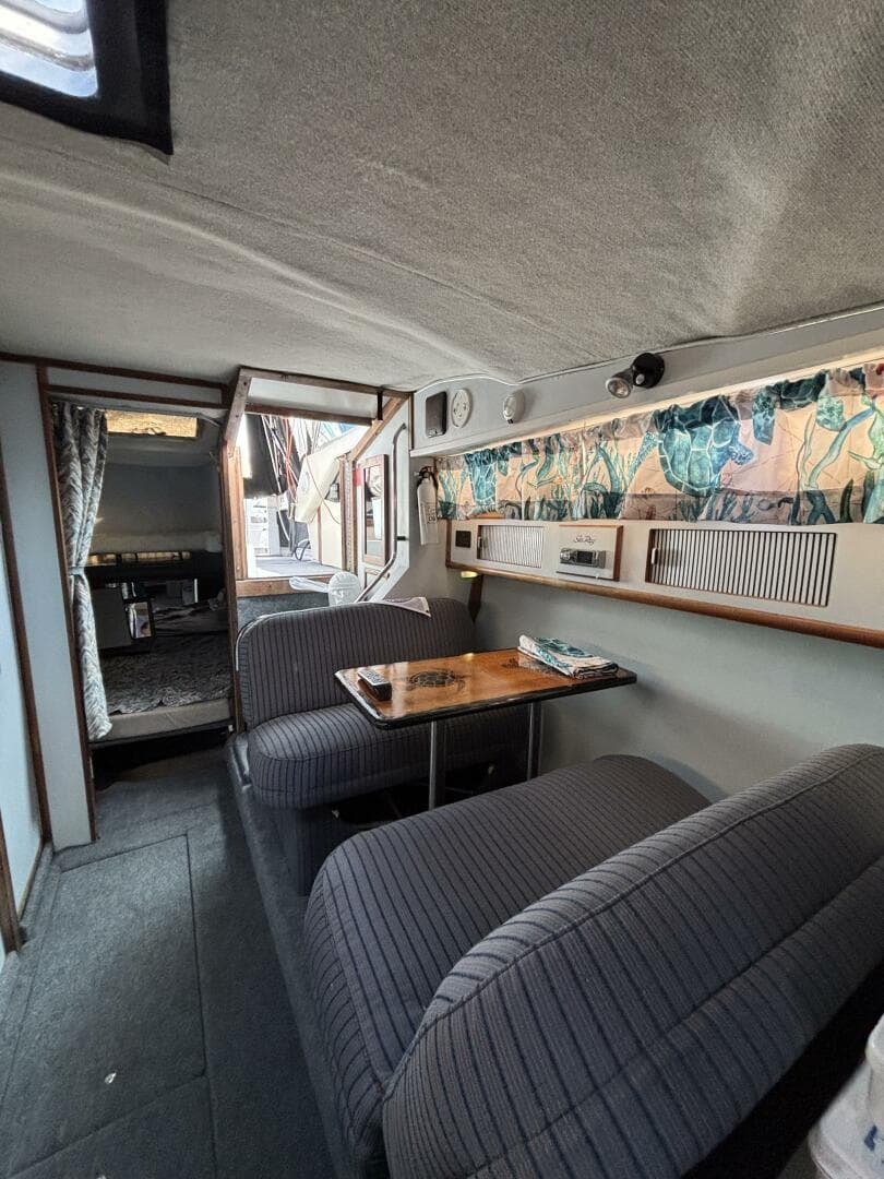 1989 Sea Ray 340 Sundancer — photo 30