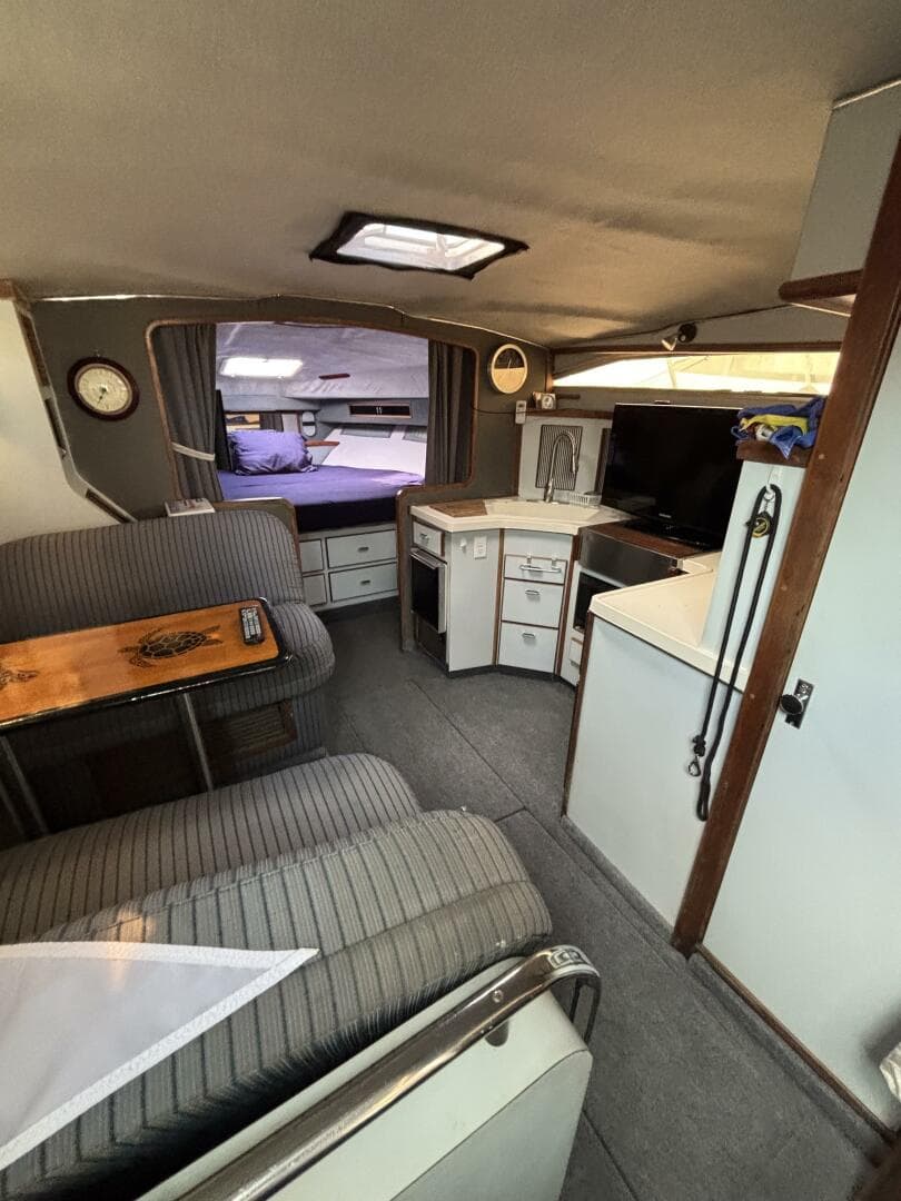 1989 Sea Ray 340 Sundancer — photo 25
