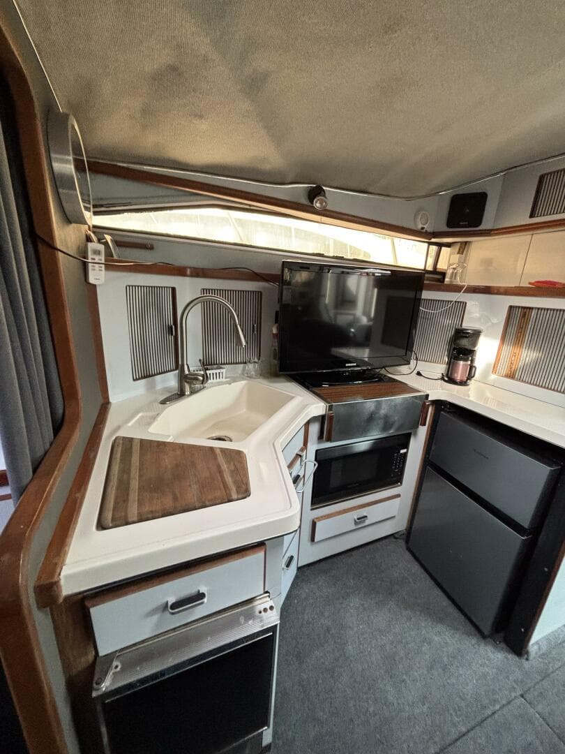 1989 Sea Ray 340 Sundancer — photo 32