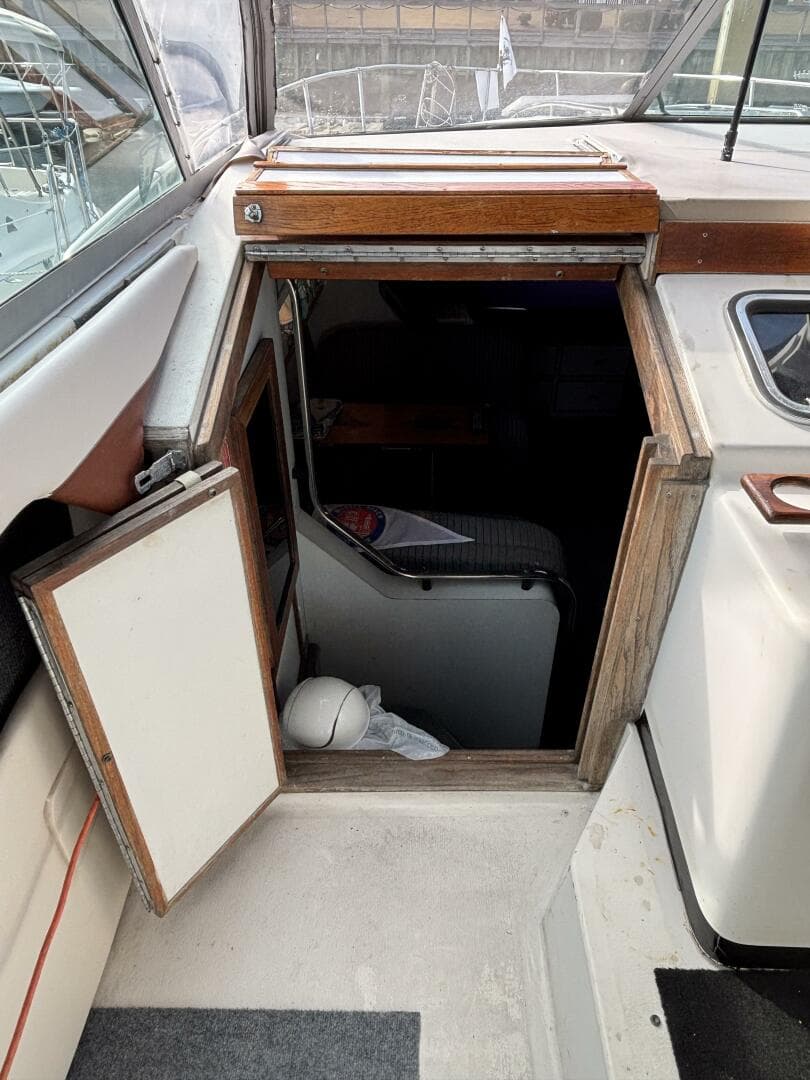 1989 Sea Ray 340 Sundancer — photo 23