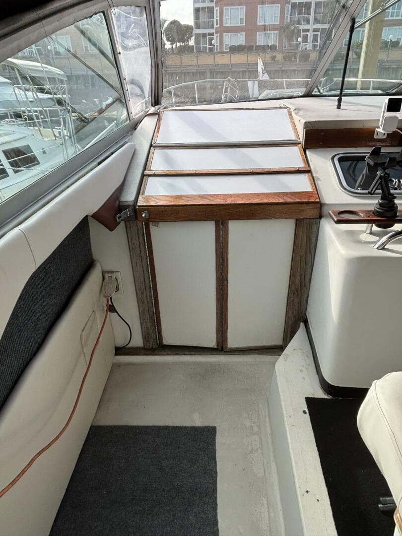1989 Sea Ray 340 Sundancer — photo 22