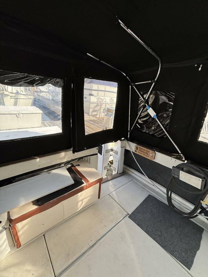 1989 Sea Ray 340 Sundancer — photo 7