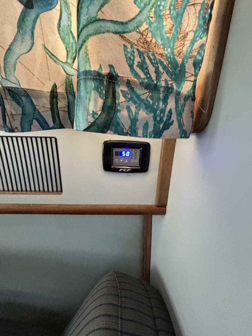 1989 Sea Ray 340 Sundancer — photo 42