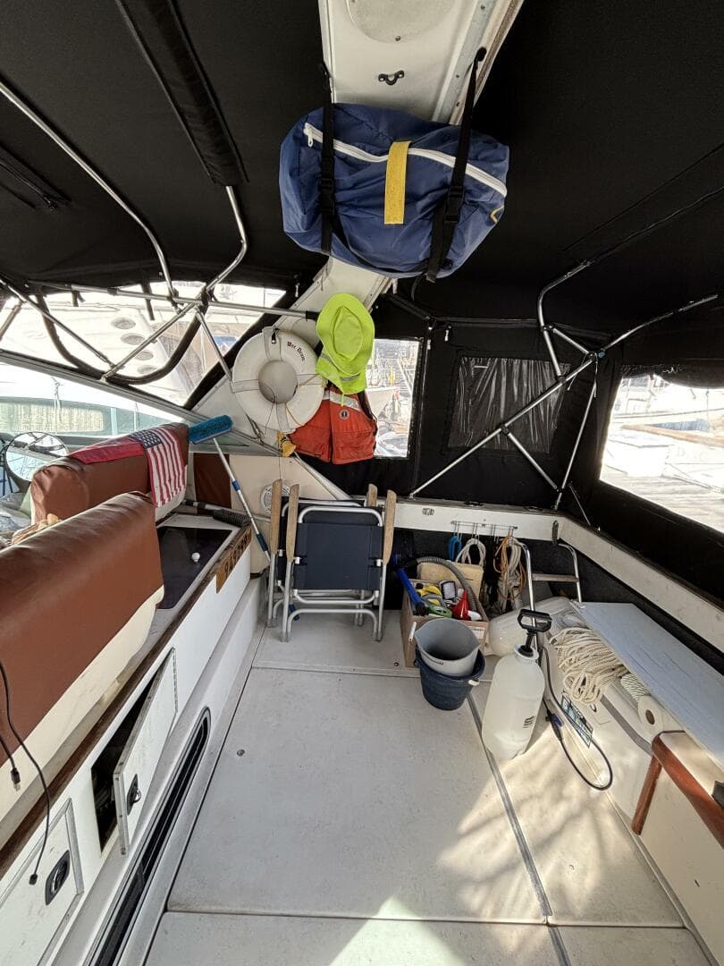 1989 Sea Ray 340 Sundancer — photo 9