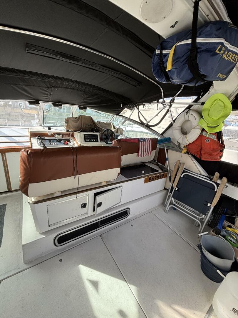 1989 Sea Ray 340 Sundancer — photo 10