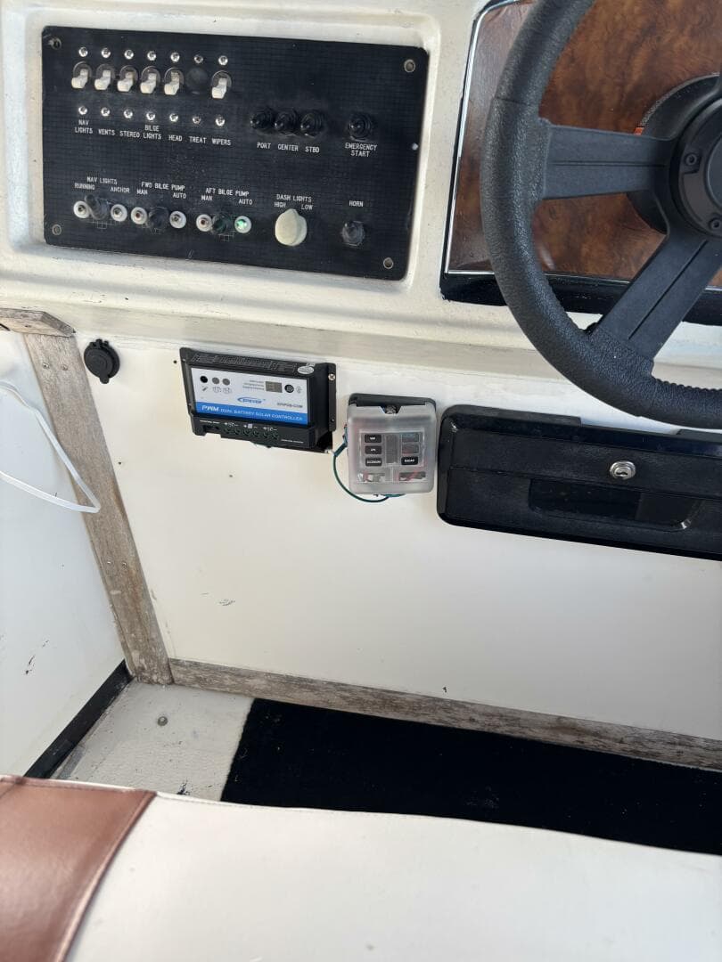 1989 Sea Ray 340 Sundancer — photo 19